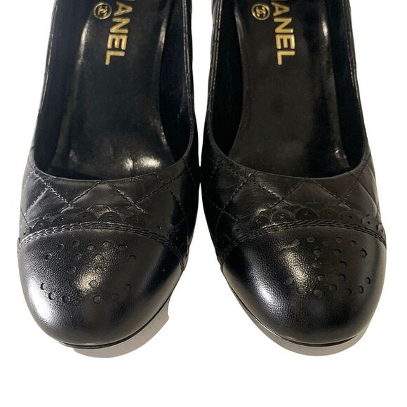 Chanel Black Quilted Leather Pumps Perforated CC Logo Size 39 EU High Heels - Picture 4 of 12